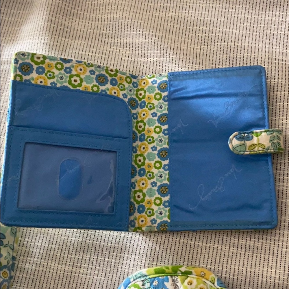 Vera Bradley crossbody + wallet + sunglasses case - Picture 4 of 4